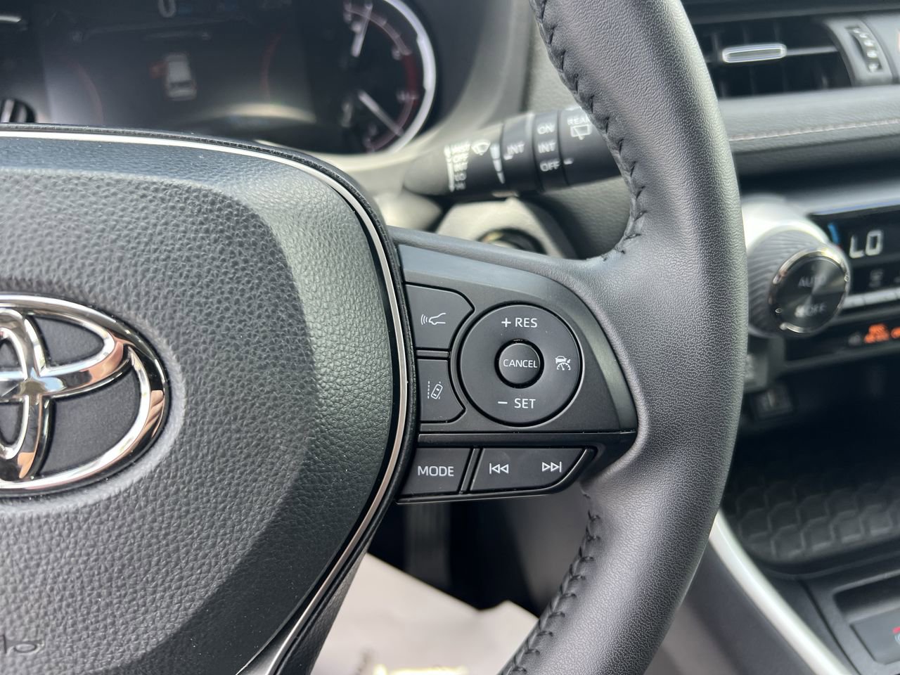 Used 2025 Toyota RAV4 XLE Premium FWD image 20