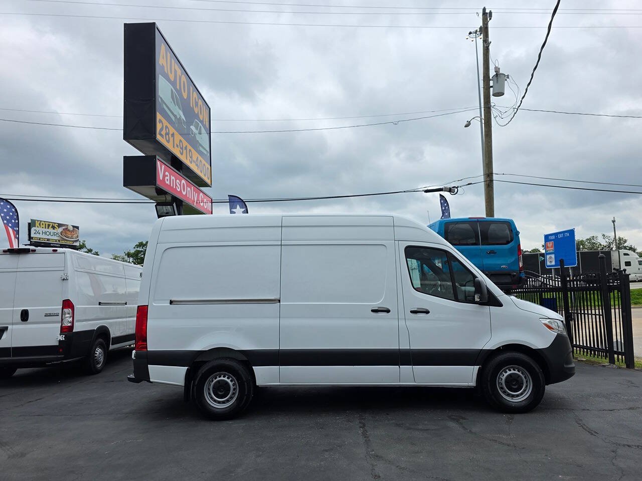 Used 2022 Mercedes-Benz Sprinter 2500 image 3