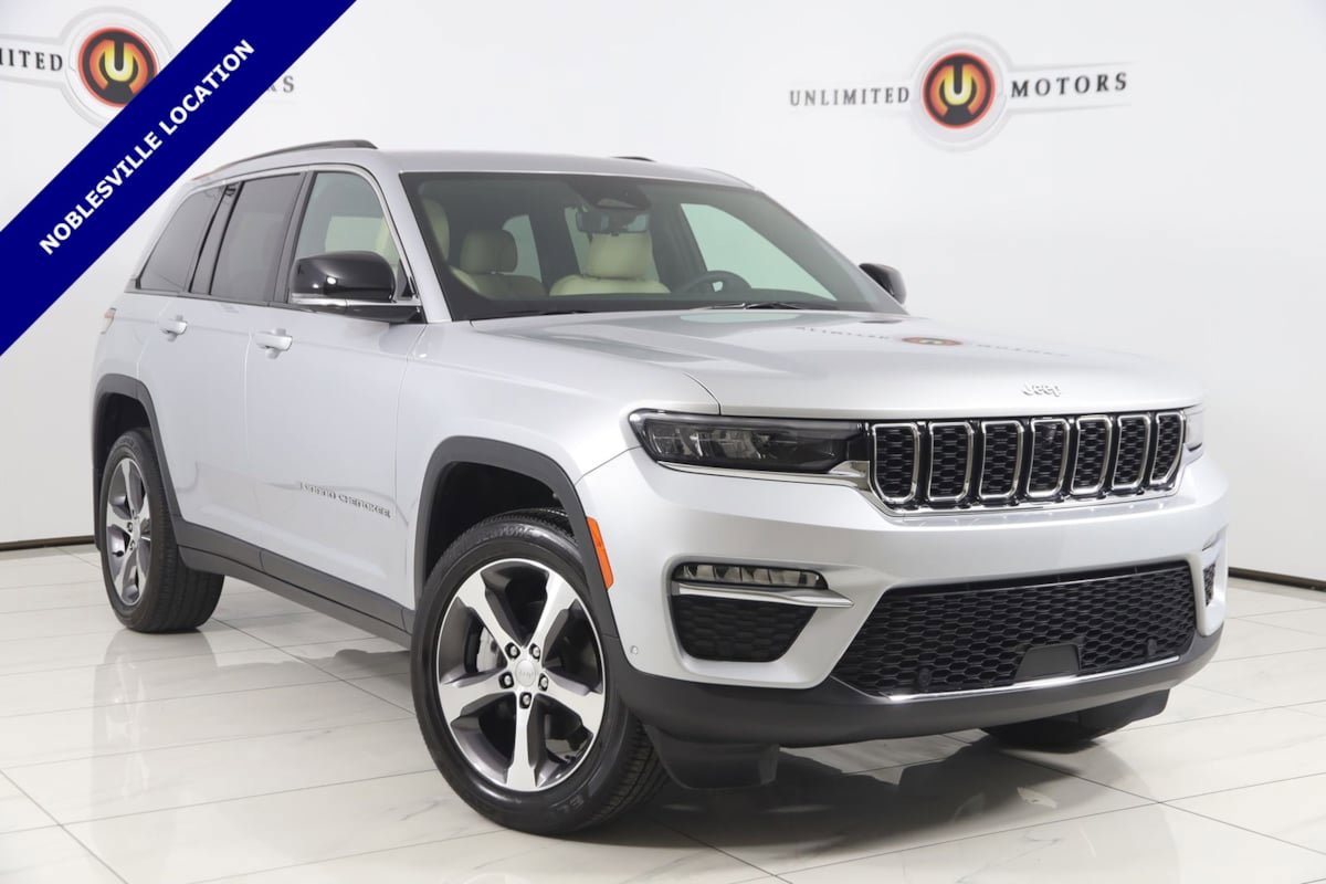 Used 2024 Jeep Grand Cherokee Limited w/ Luxury Tech Group II image 1