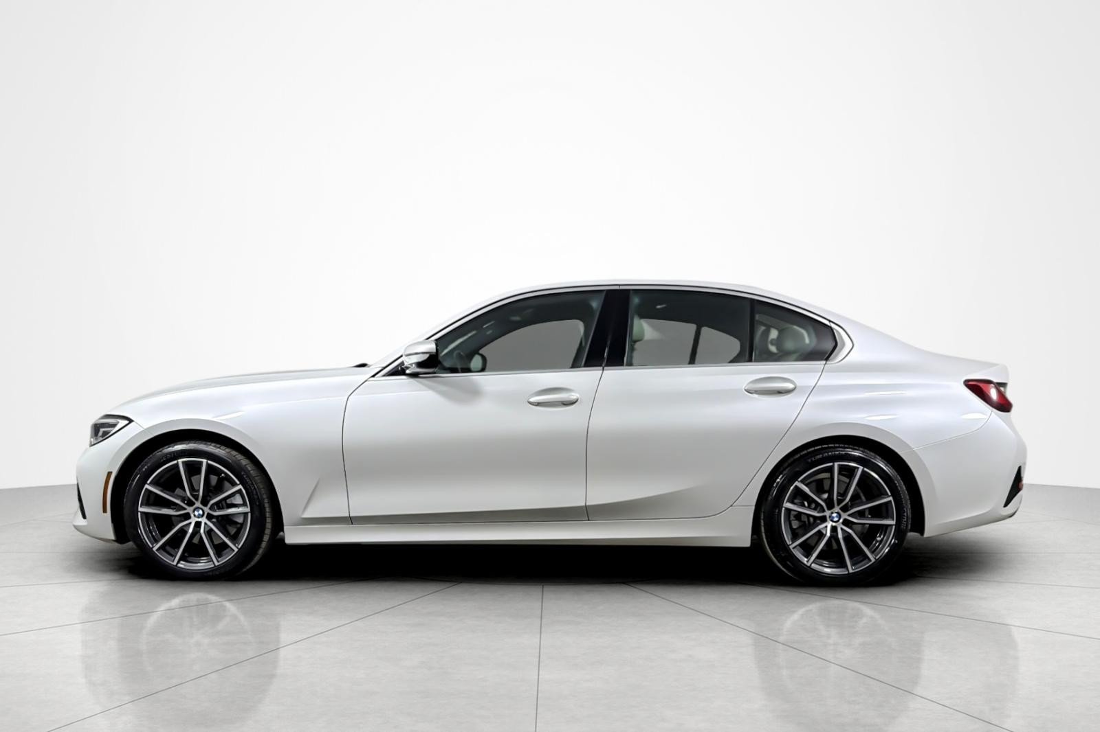 Used 2021 BMW 330i Sedan w/ Convenience Package RWD image 2