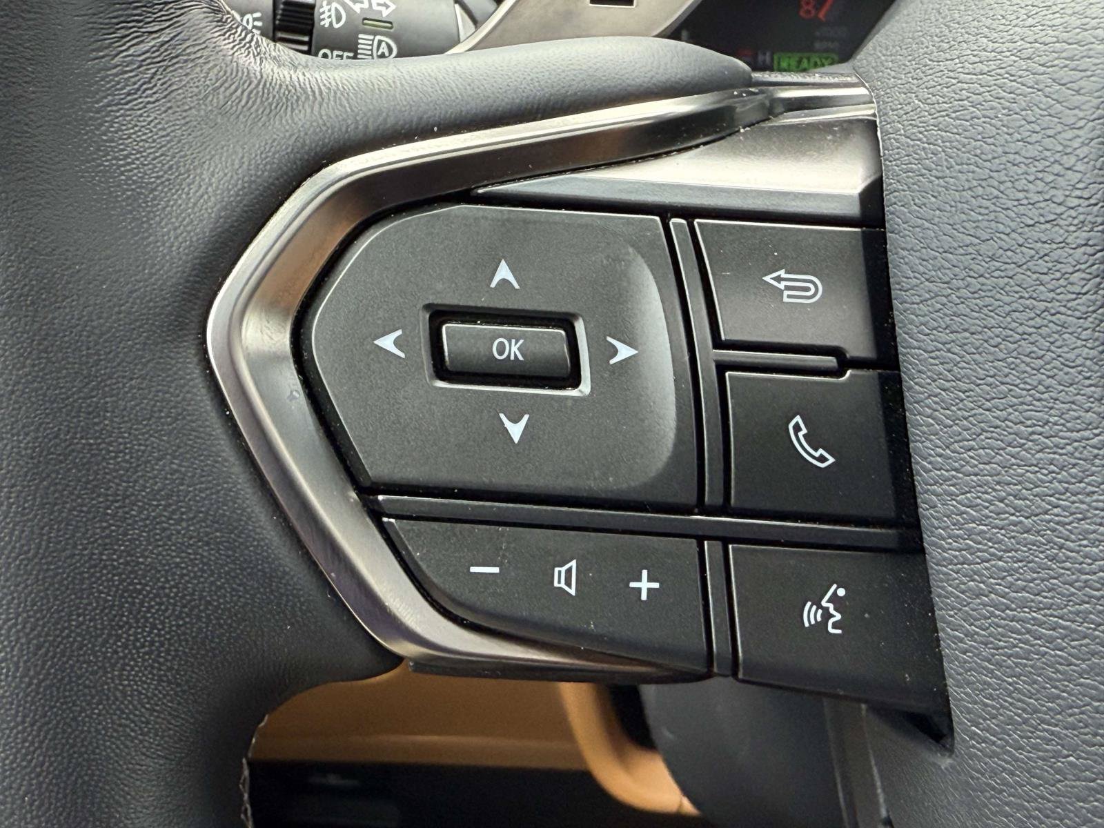 Used 2025 Lexus LX 700h Luxury w/ Appearance Package AWD/4WD image 25