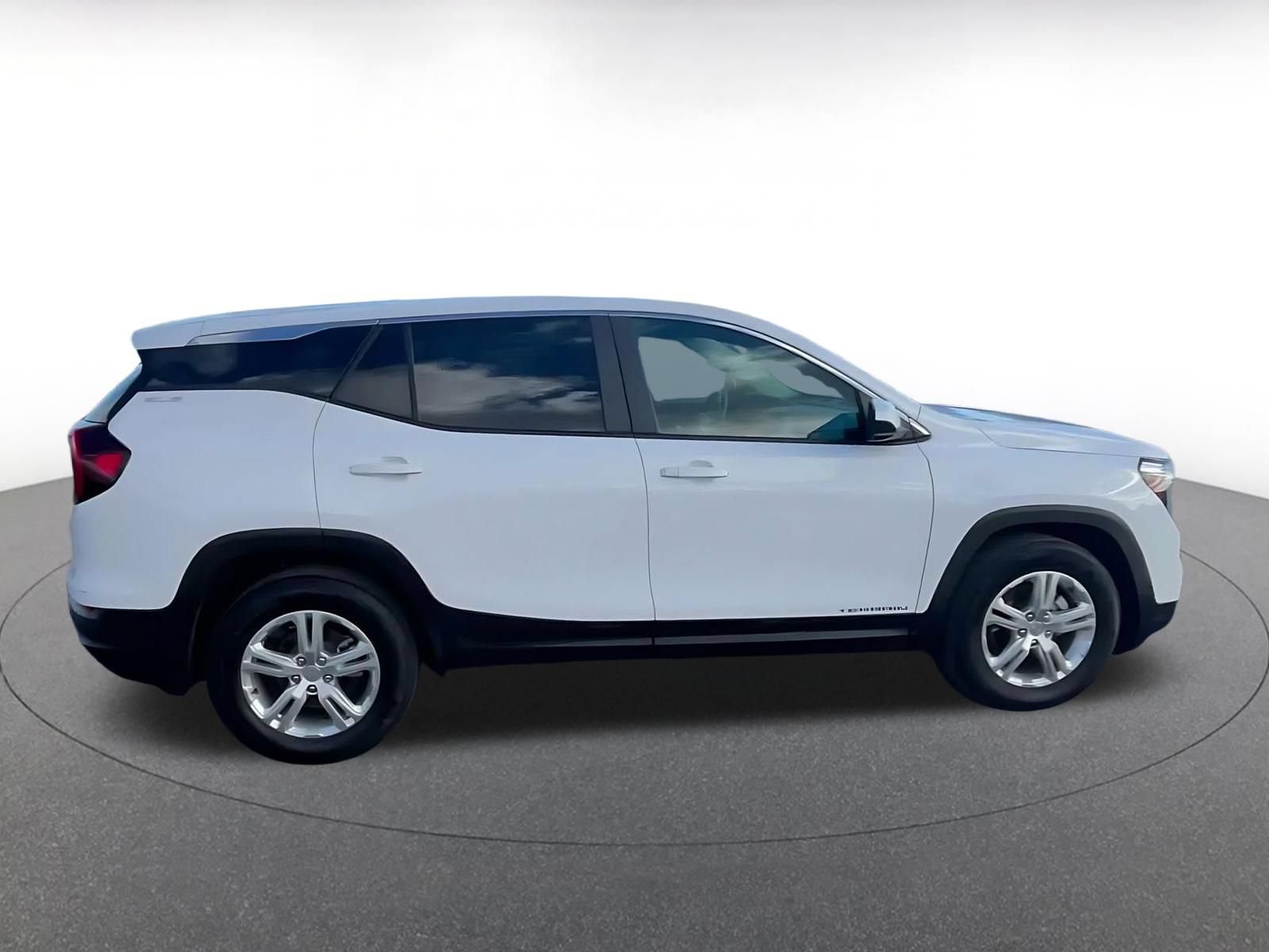 Used 2024 GMC Terrain SLE FWD image 15