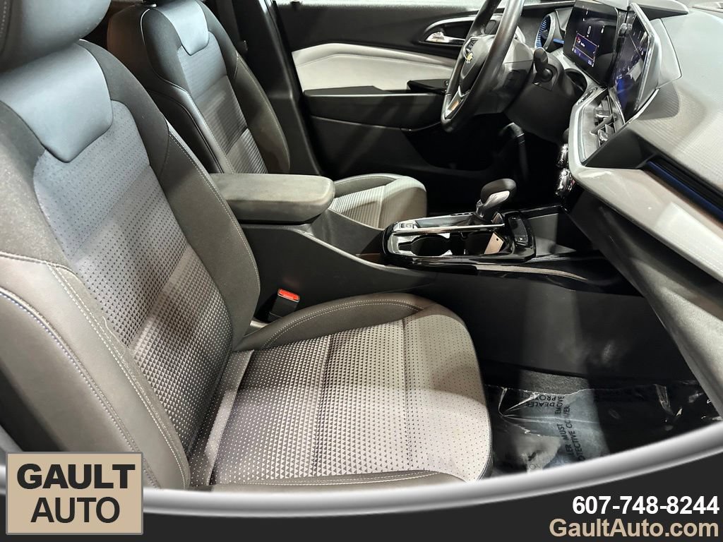 Certified 2024 Chevrolet Trax LT w/ Driver Confidence Package FWD image 17