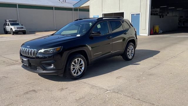 Used 2022 Jeep Cherokee Latitude Lux w/ Sun & Sound Group AWD/4WD image 4