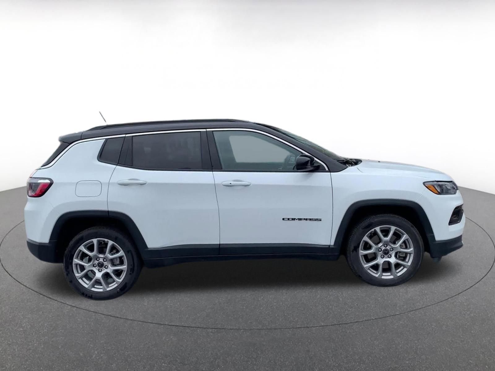 Used 2025 Jeep Compass Limited image 16
