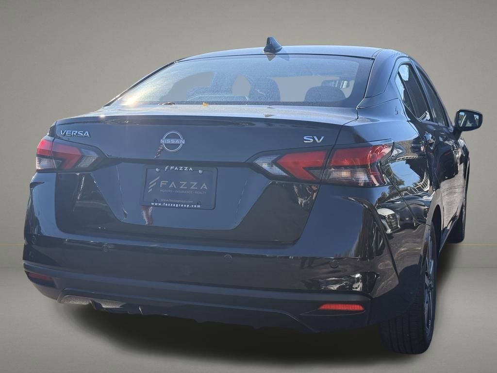 Used 2023 Nissan Versa SV image 5