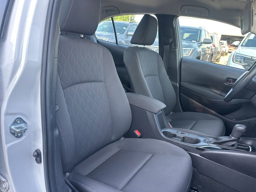 Used 2025 Toyota Corolla LE FWD image 18