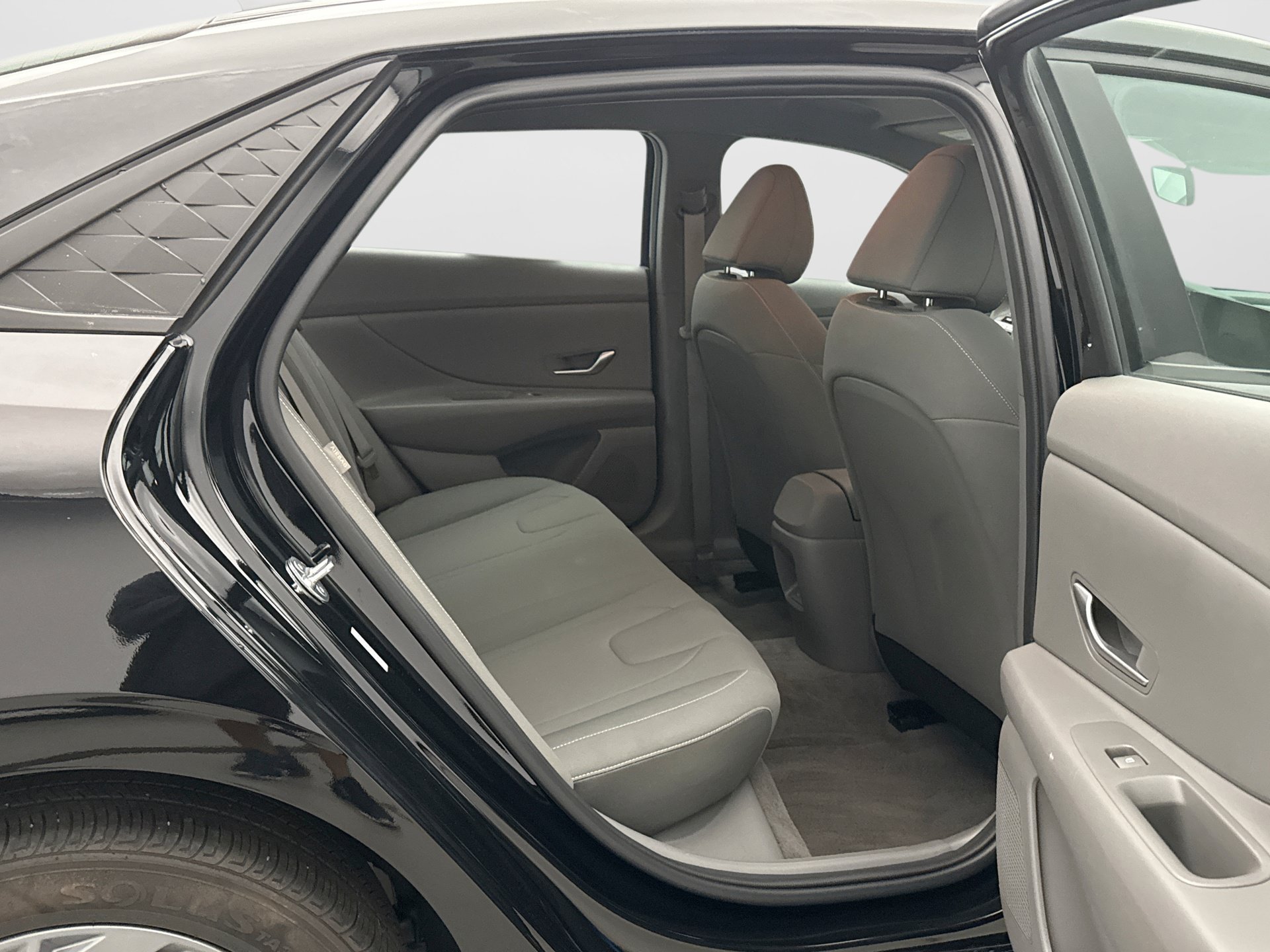 Used 2024 Hyundai Elantra SEL FWD image 18