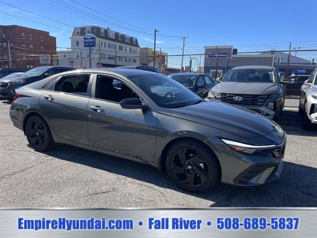Used 2026 Hyundai Elantra Sport FWD image 2
