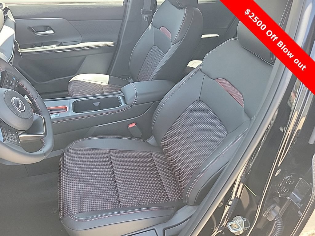 New 2025 Nissan Kicks SR FWD image 18