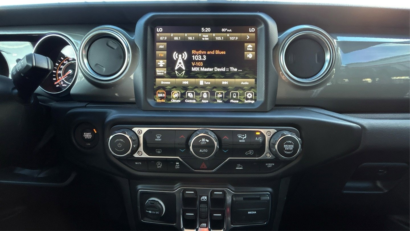 Used 2022 Jeep Wrangler Unlimited Sahara image 16