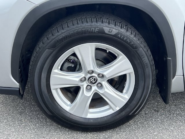 Used 2024 Toyota Highlander LE AWD/4WD image 41