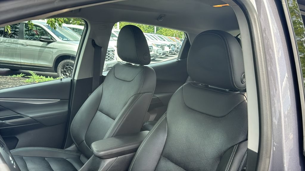 Used 2023 Chevrolet Bolt LT w/ Infotainment Package FWD image 11