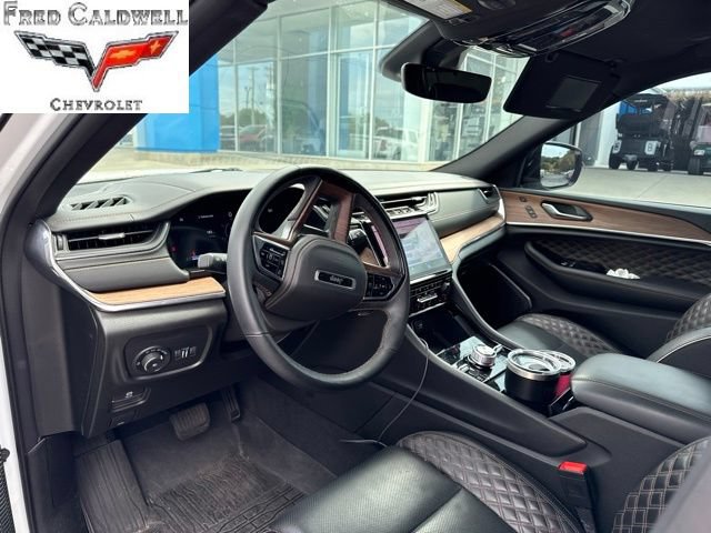 Used 2024 Jeep Grand Cherokee L Summit w/ High Altitude Package AWD/4WD image 5