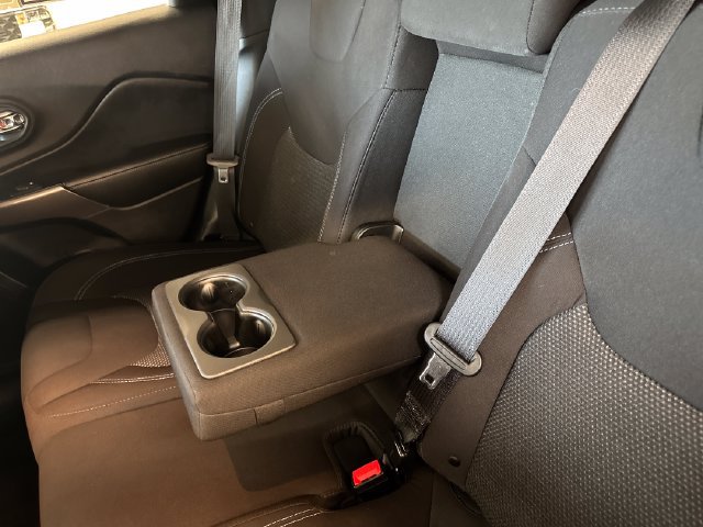 Used 2019 Jeep Cherokee Latitude w/ Popular Appearance Group AWD/4WD image 24