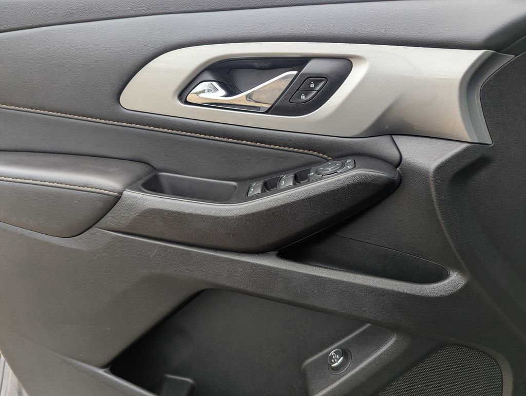 Used 2020 Chevrolet Traverse RS image 17