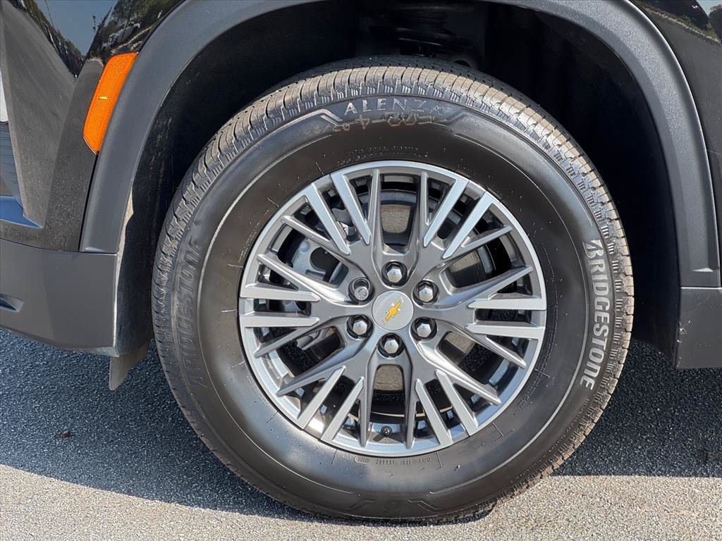 Used 2026 Chevrolet Traverse LT w/ LPO, Floor Liner Package FWD image 9