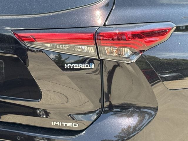 Used 2021 Toyota Highlander Limited FWD image 7