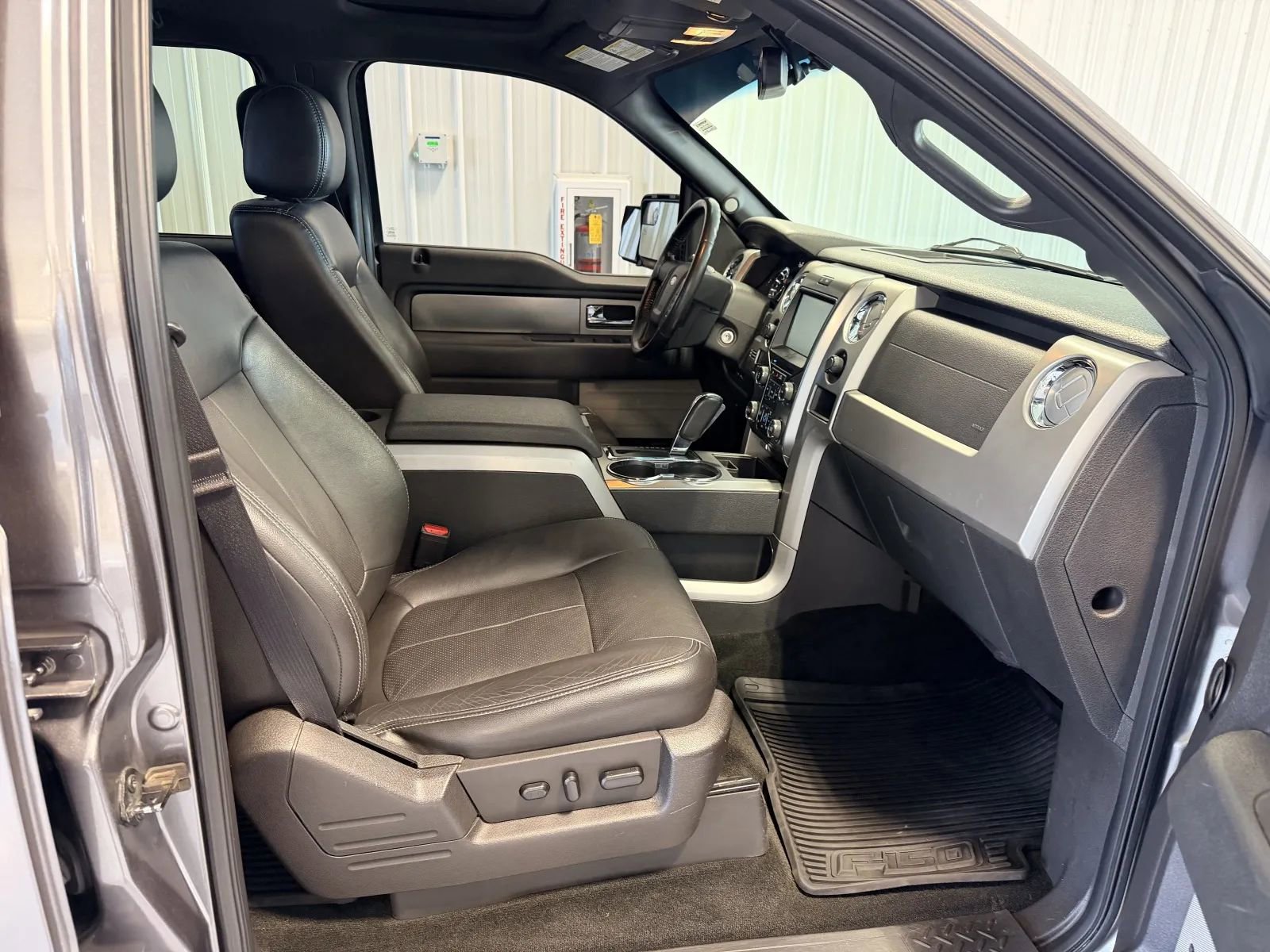 Used 2014 Ford F150 FX4 w/ Equipment Group 402A Luxury AWD/4WD image 23