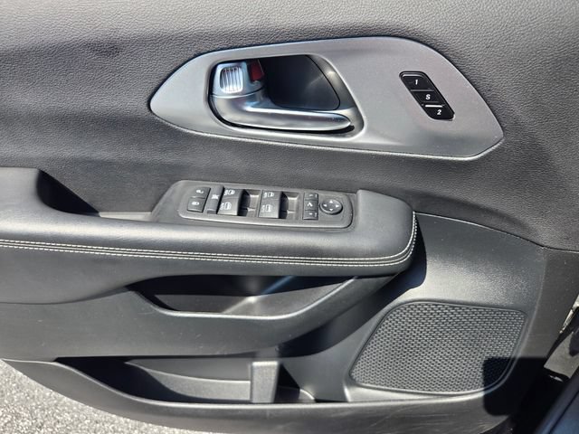Used 2026 Chrysler Pacifica Limited w/ S Appearance Package FWD image 30