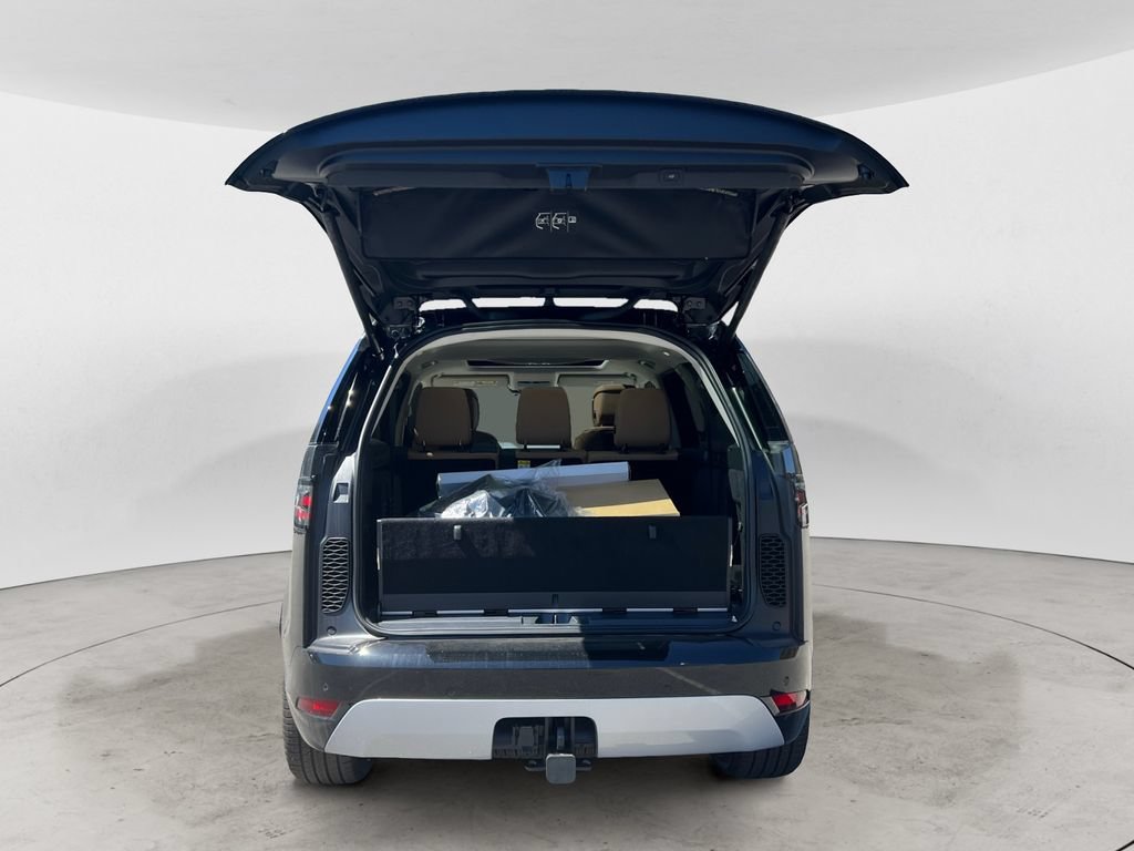 New 2025 Land Rover Discovery Metropolitan Edition AWD/4WD image 29