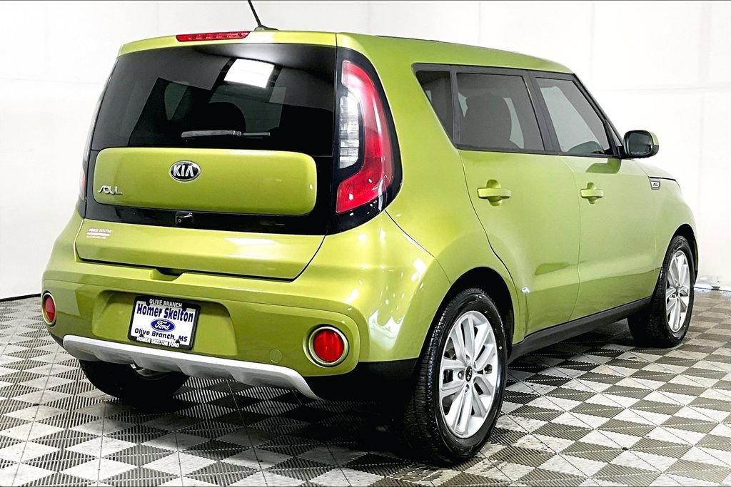 Used 2017 Kia Soul + image 11