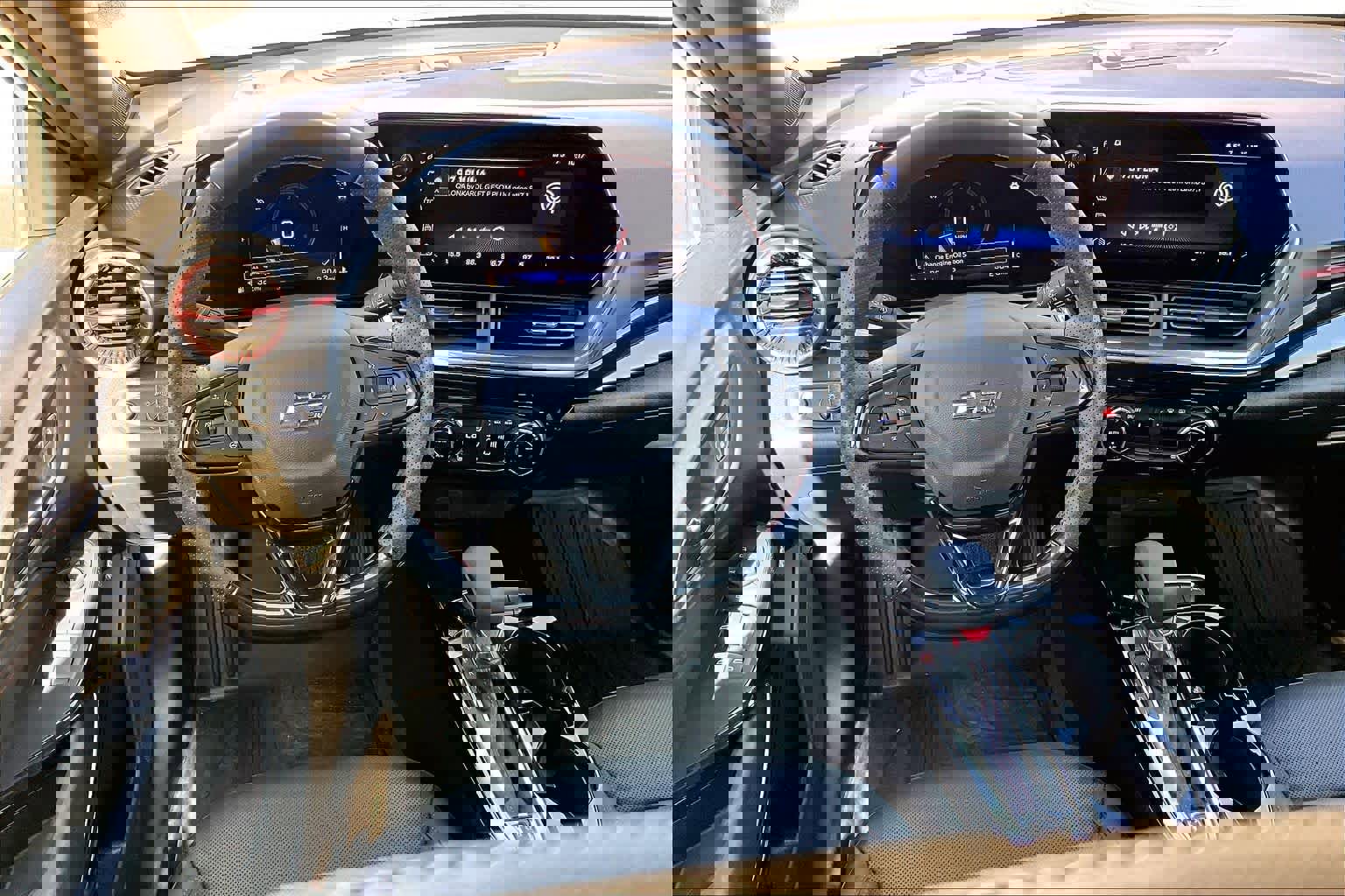 Used 2025 Chevrolet Trax RS w/ Driver Confidence Package image 6