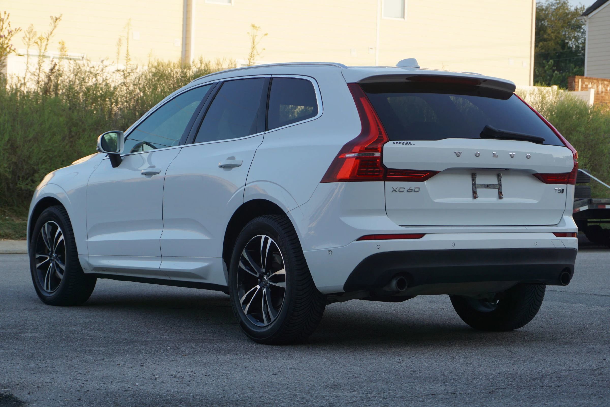 Used 2019 Volvo XC60 T5 Momentum w/ Multimedia Package image 7