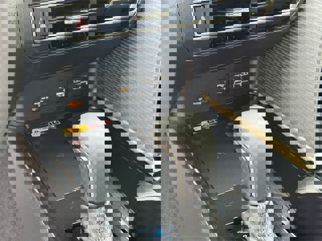 Used 2025 Toyota Camry SE w/ Convenience Package image 21