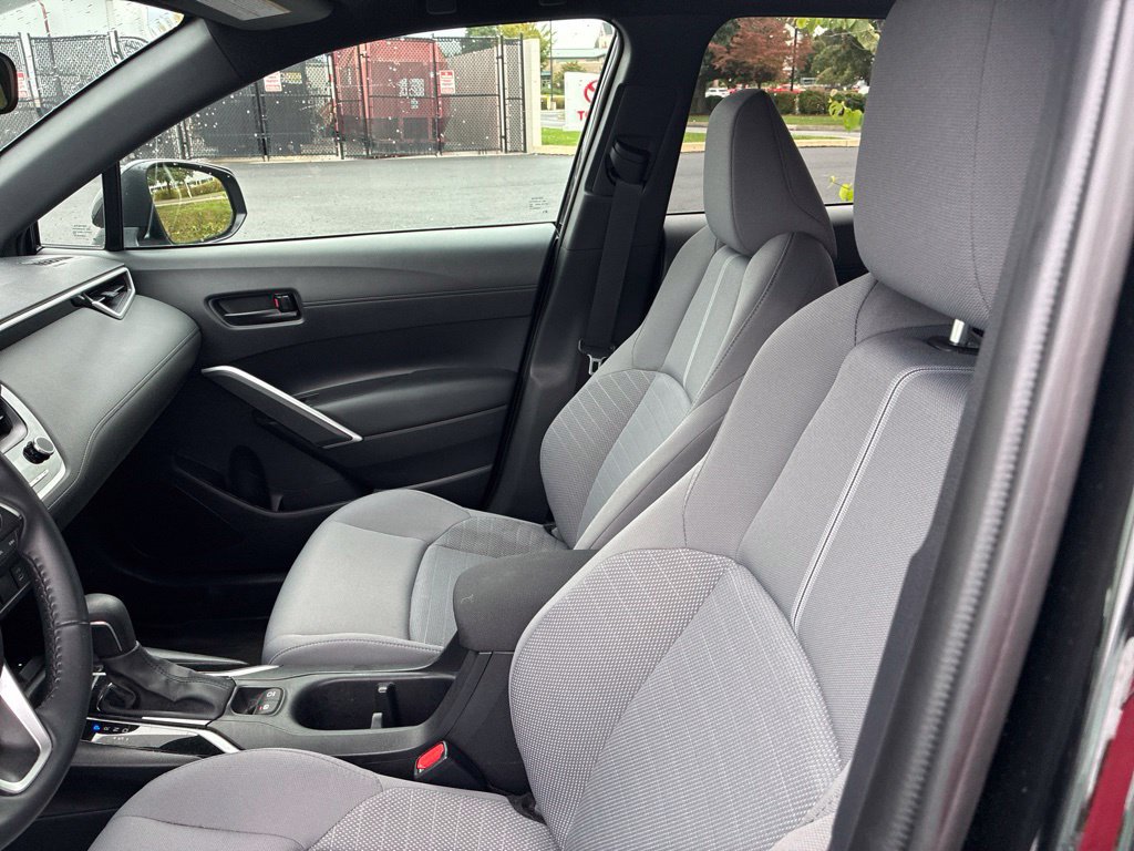 Used 2024 Toyota Corolla Cross AWD Hybrid w/ Moonroof Package image 27