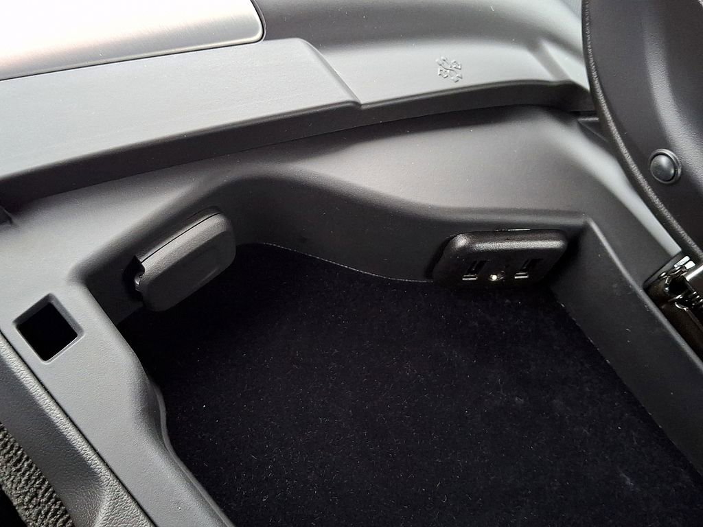 Used 2019 Chevrolet Corvette Stingray Coupe w/ 1LT image 23
