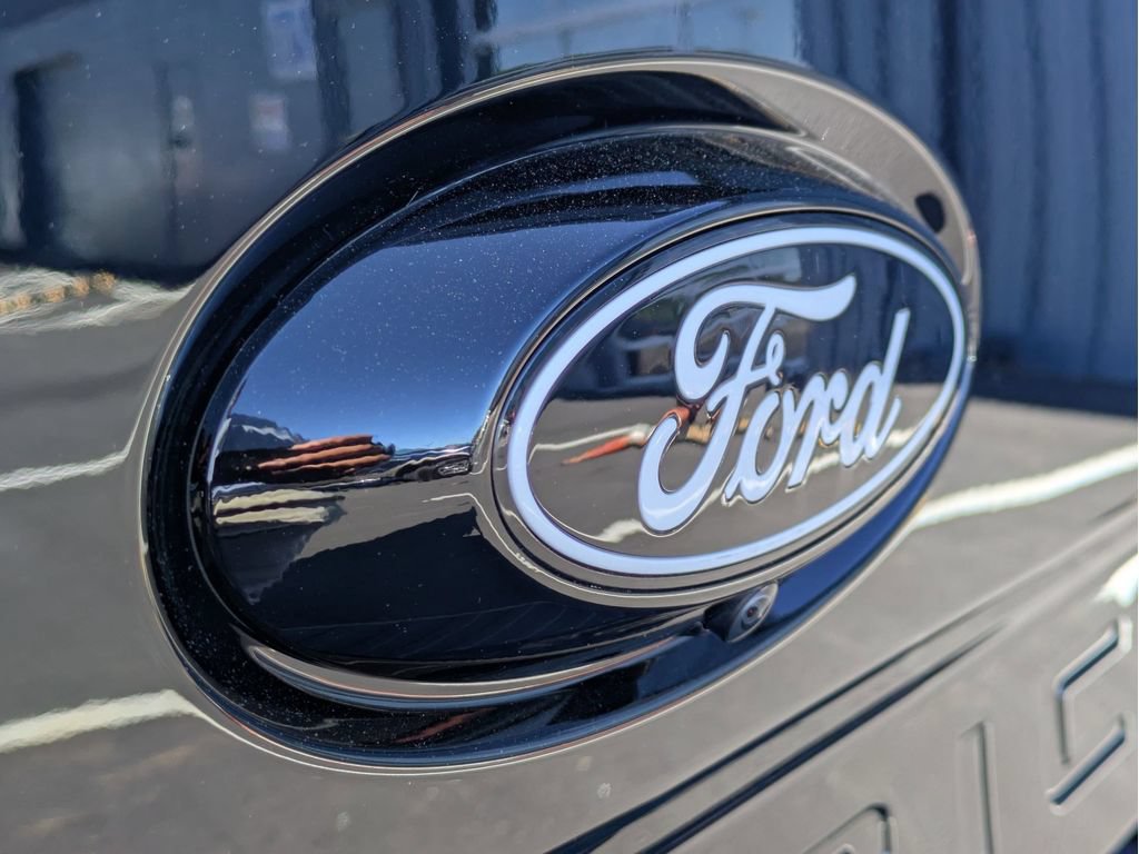 Certified 2025 Ford Maverick Lobo AWD/4WD image 8