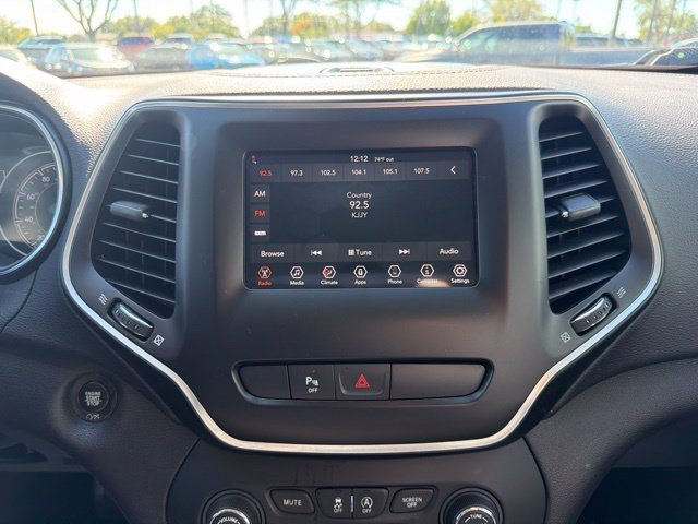 Used 2019 Jeep Cherokee Latitude Plus FWD image 22