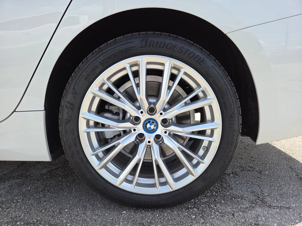 Used 2023 BMW 330e w/ Driving Assistance Package RWD image 20