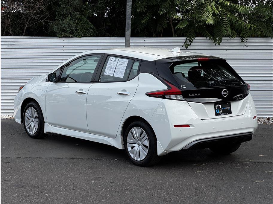 Used 2025 Nissan Leaf S FWD image 3