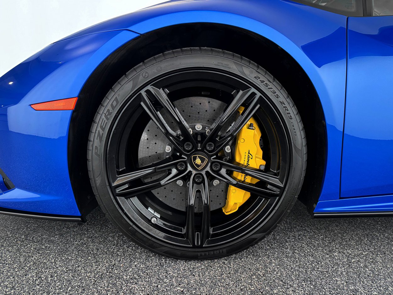 Used 2020 Lamborghini Huracan EVO image 29