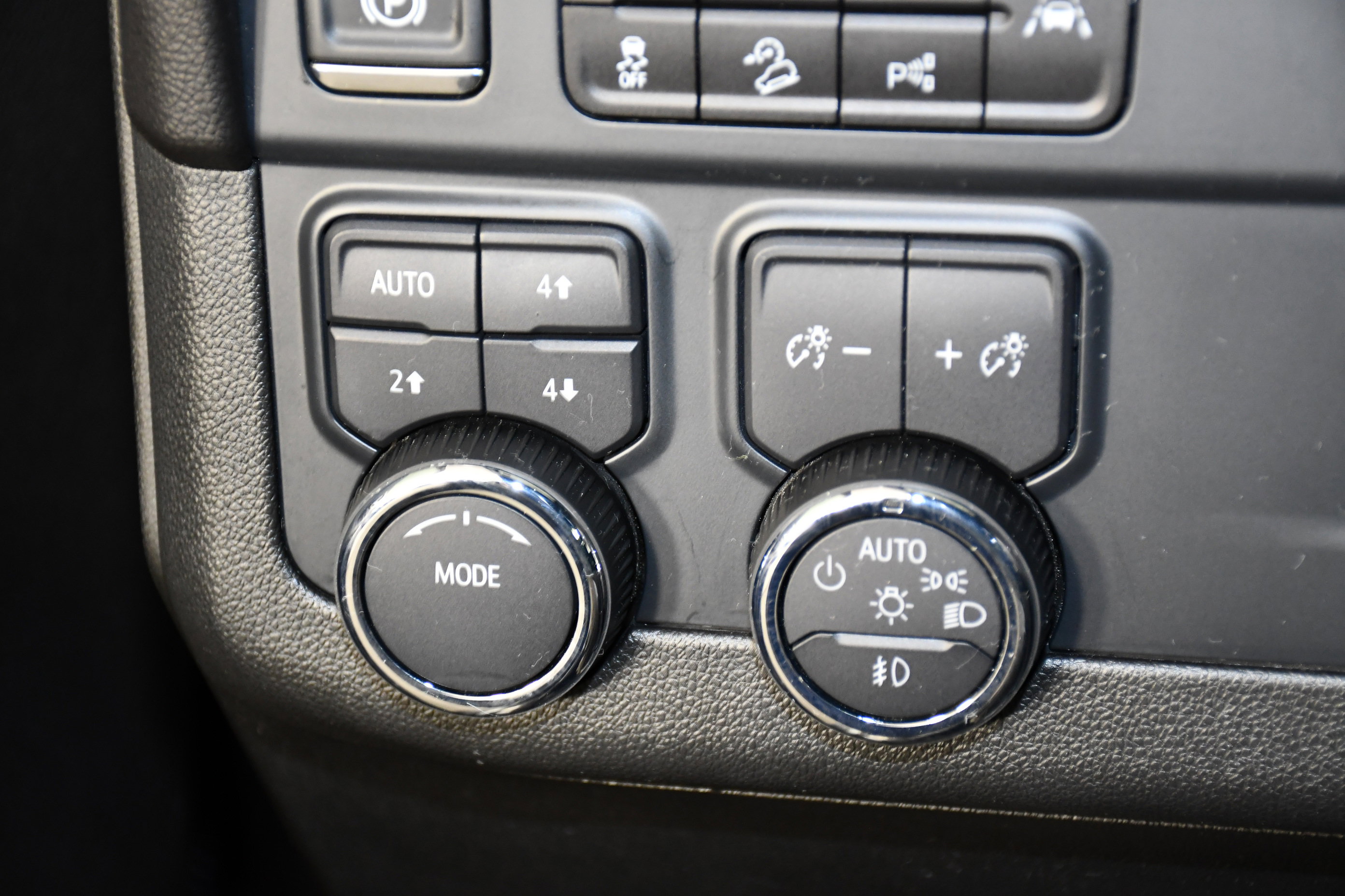 Used 2025 Chevrolet Tahoe Z71 AWD/4WD image 37