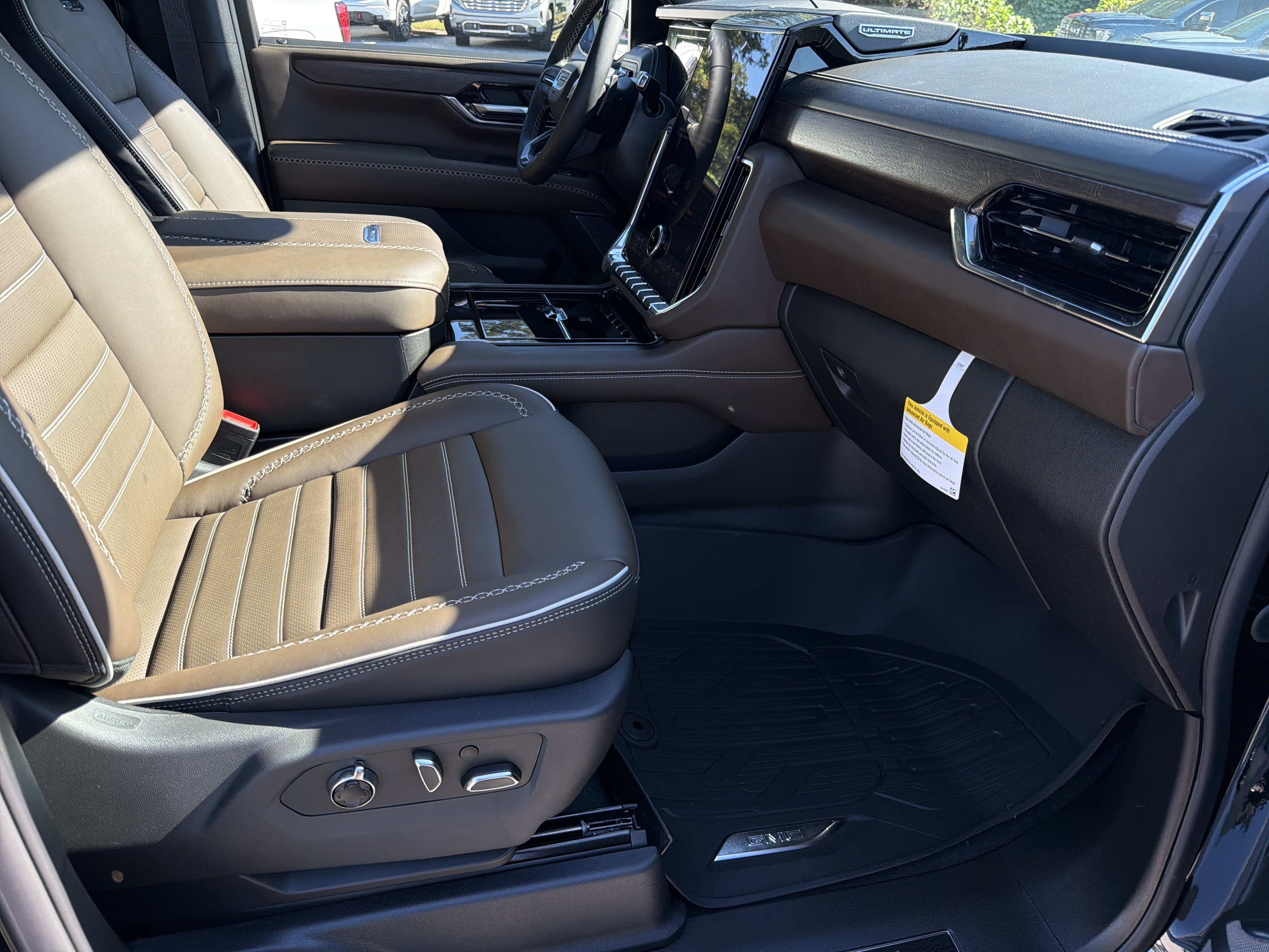 New 2026 GMC Yukon Denali Ultimate w/ LPO, Floor Liner Package AWD/4WD image 14