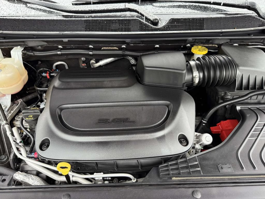 Used 2023 Chrysler Pacifica Touring-L FWD image 12