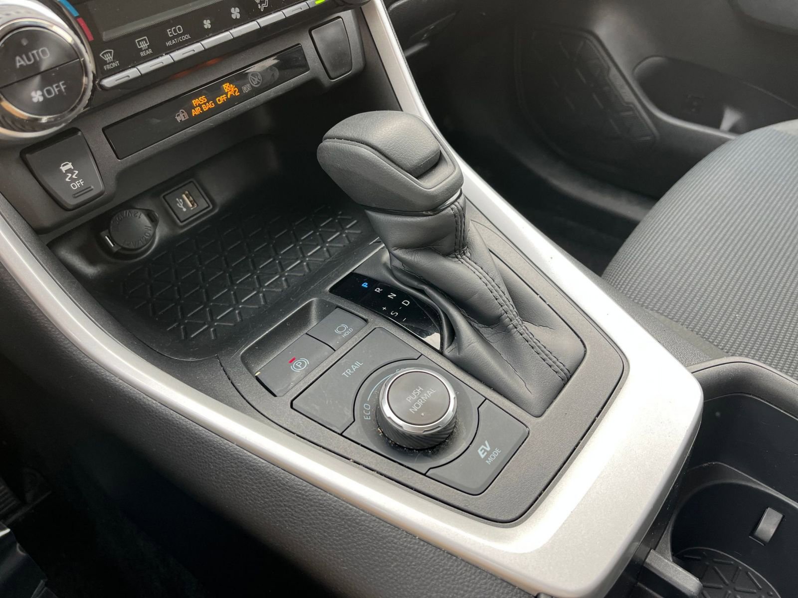 Used 2025 Toyota RAV4 LE image 40