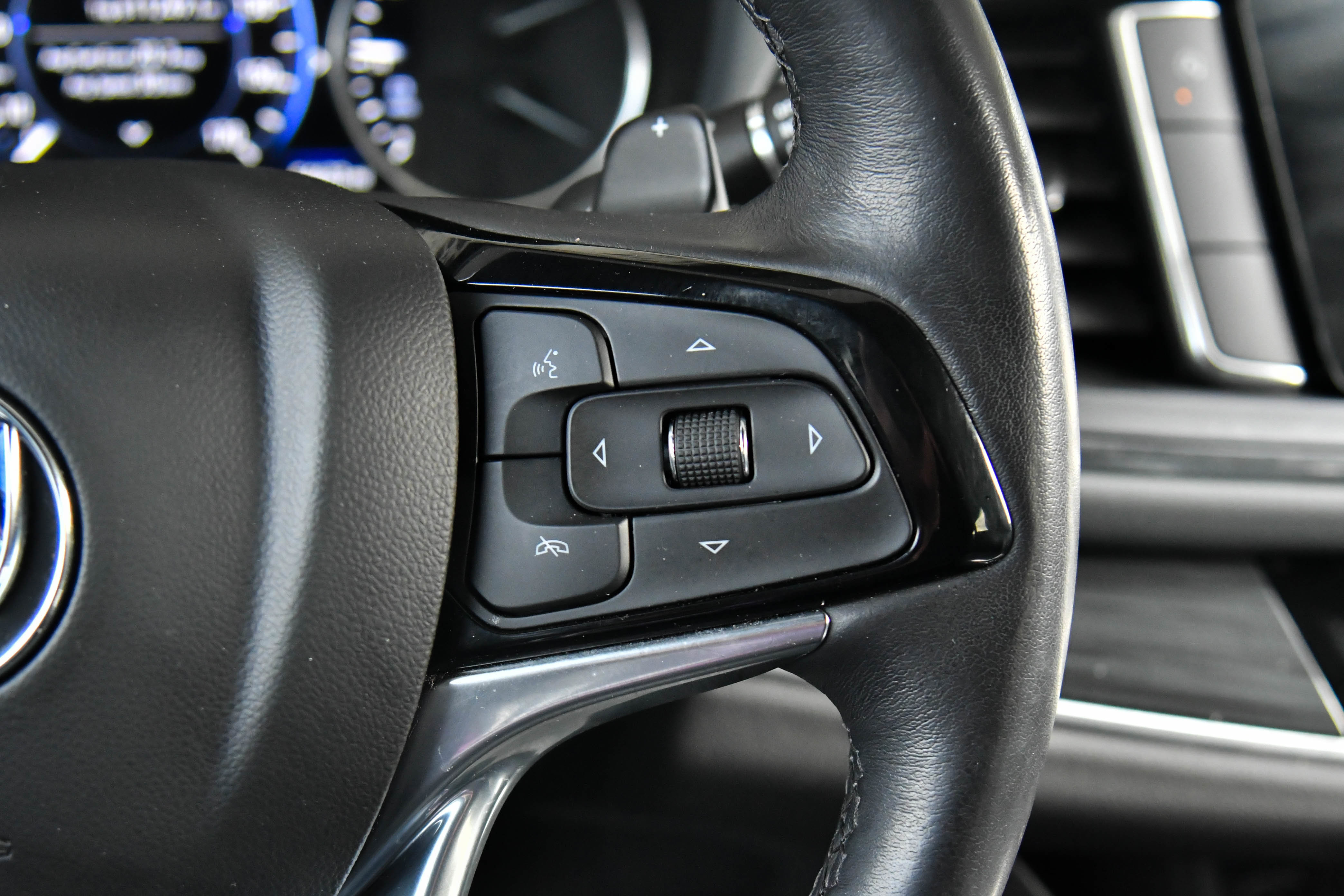 Used 2024 Buick Enclave Premium image 34