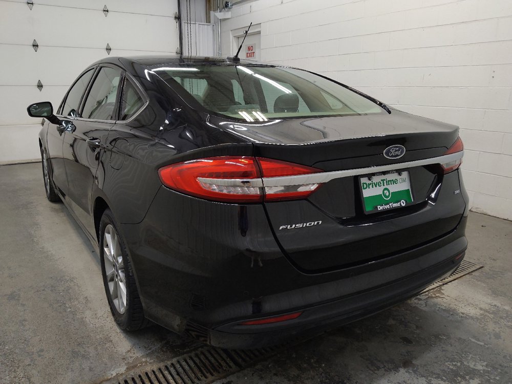 Used 2017 Ford Fusion SE w/ Fusion SE Technology Package FWD image 5