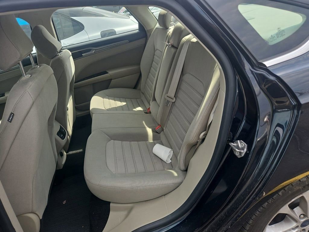 Used 2020 Ford Fusion SE image 10