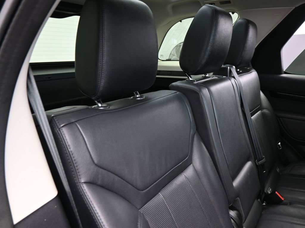 Used 2020 Land Rover Discovery SE image 38