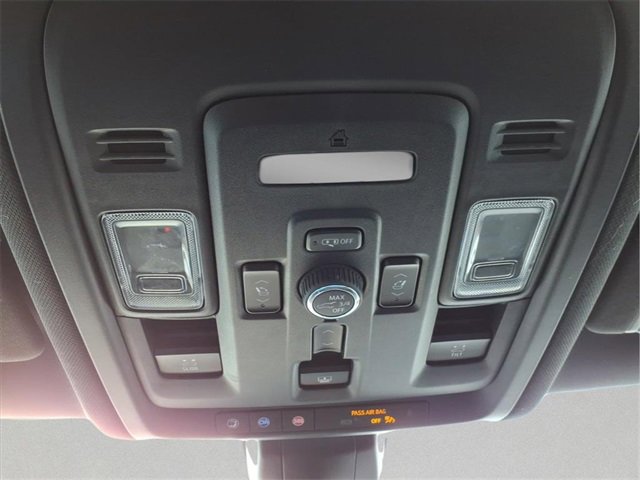 Used 2021 GMC Yukon SLT w/ SLT Premium Package image 23