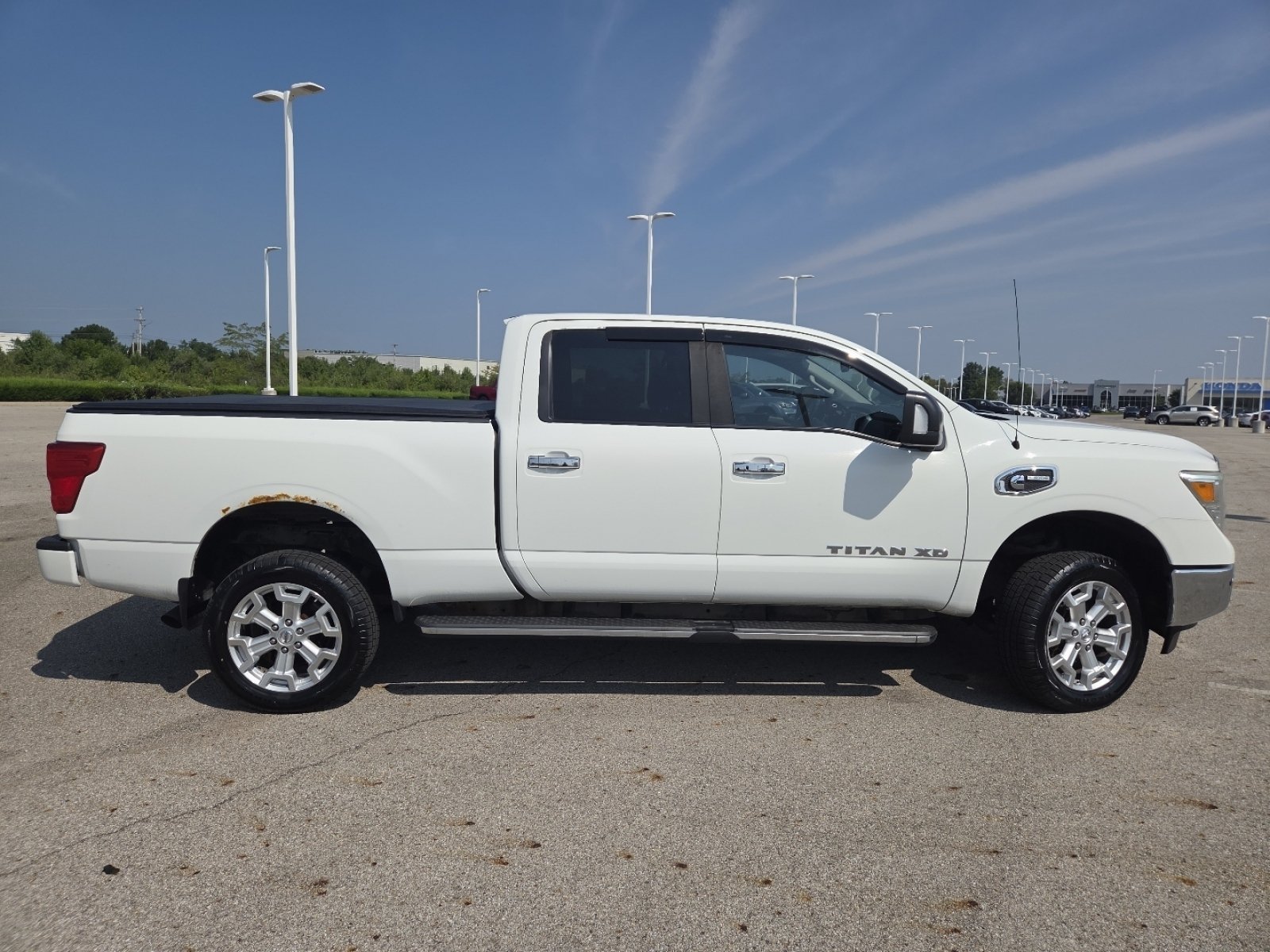 Used 2017 Nissan Titan SV AWD/4WD image 18