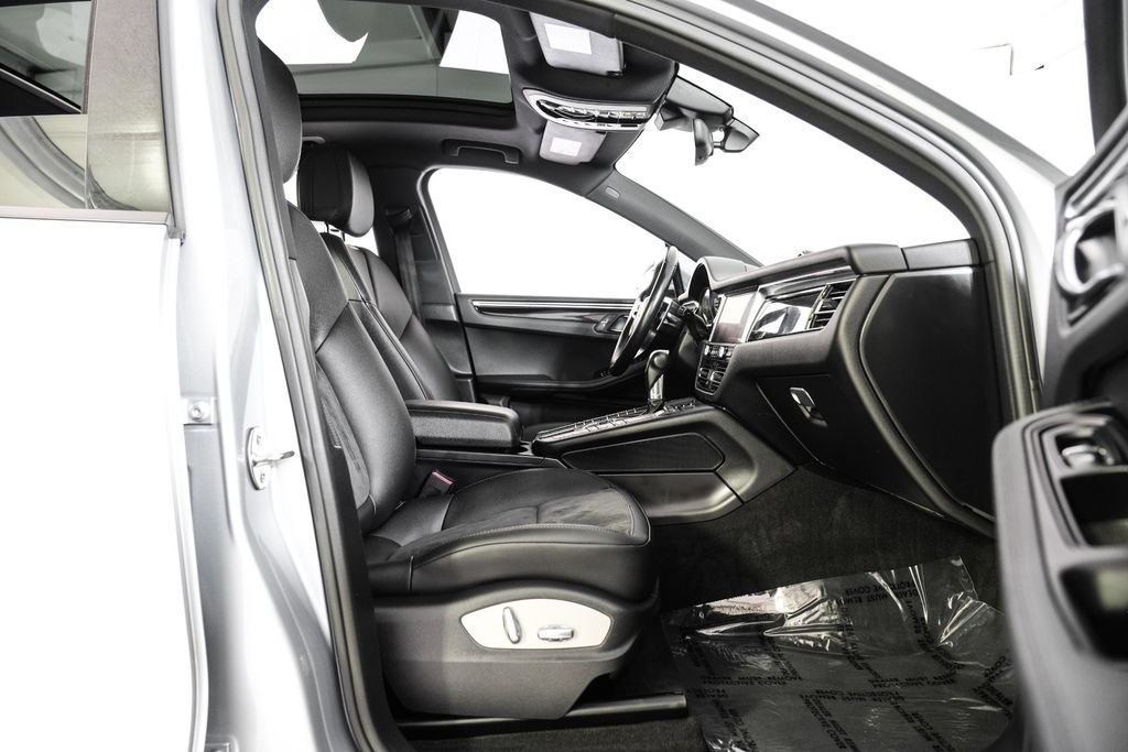 Used 2019 Porsche Macan w/ Premium Package AWD/4WD image 40