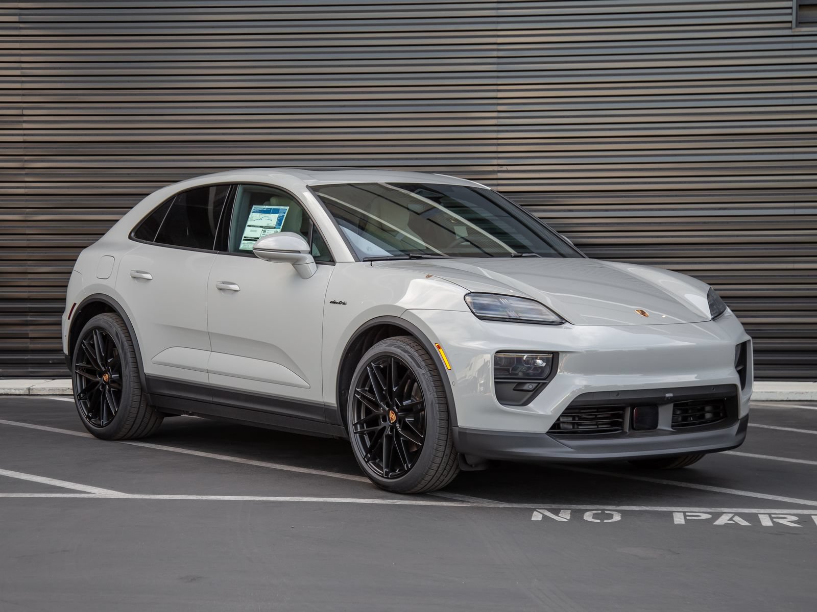 New 2026 Porsche Macan 4 Electric AWD/4WD image 9