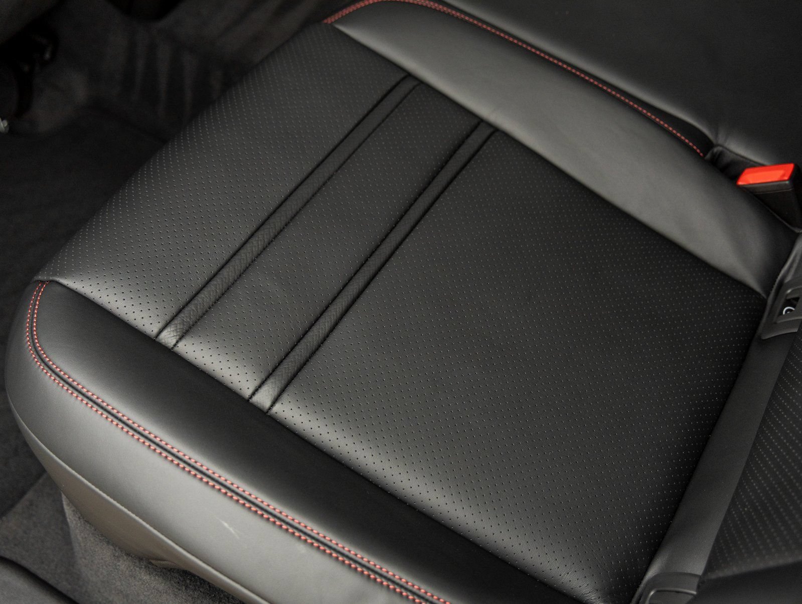 Certified 2026 Porsche Cayenne GTS AWD/4WD image 33