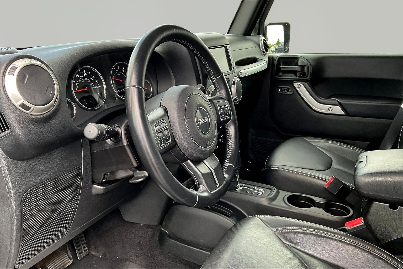 Used 2017 Jeep Wrangler Unlimited Sahara w/ Connectivity Group AWD/4WD image 17